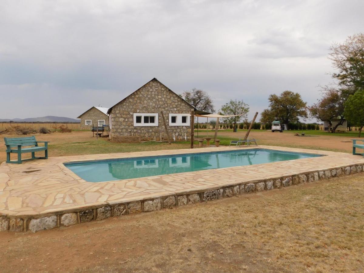 Meteorite Rest Camp Hotel Grootfontein Exterior photo