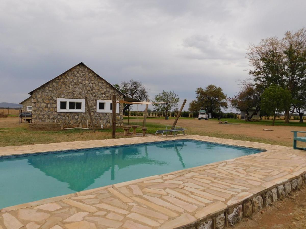 Meteorite Rest Camp Hotel Grootfontein Exterior photo
